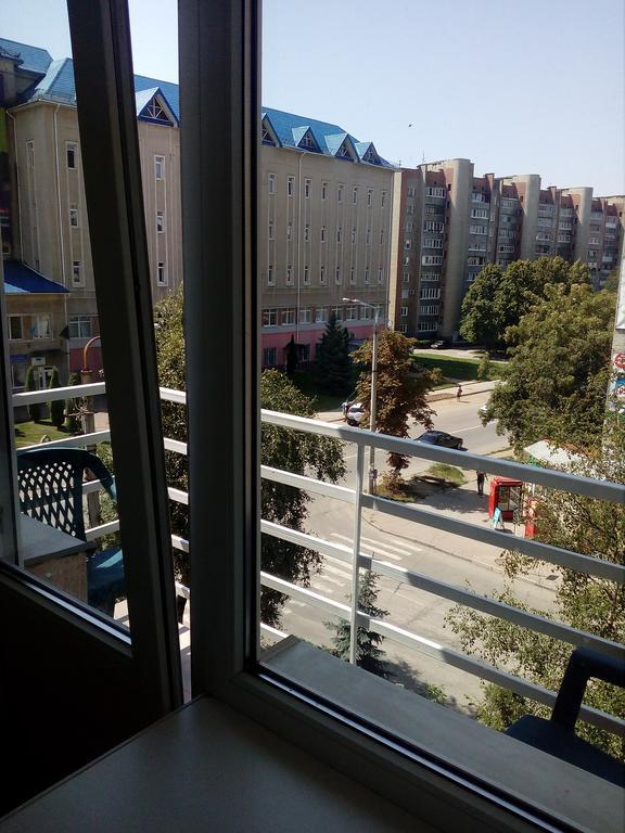 Apartment On Akademika Sakharova Ivano-Frankivsk Exterior foto